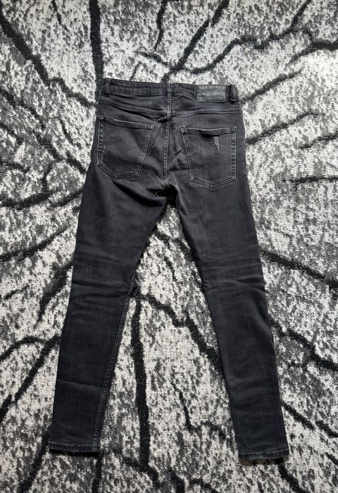 Męskie dżinsy skinny z przetarciami Bershka