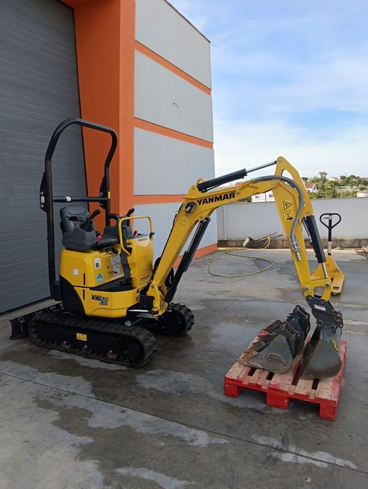 Mini escavadora giratória Yanmar ( 700h)