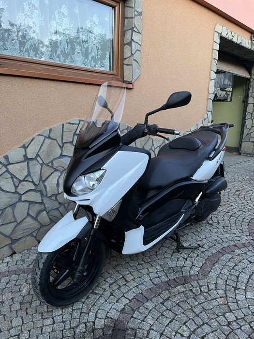 Yamaha X-max 125