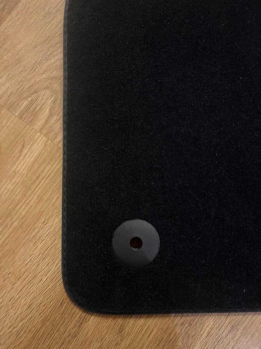 Nowe oryginalne welurowe dywaniki VW T-Roc