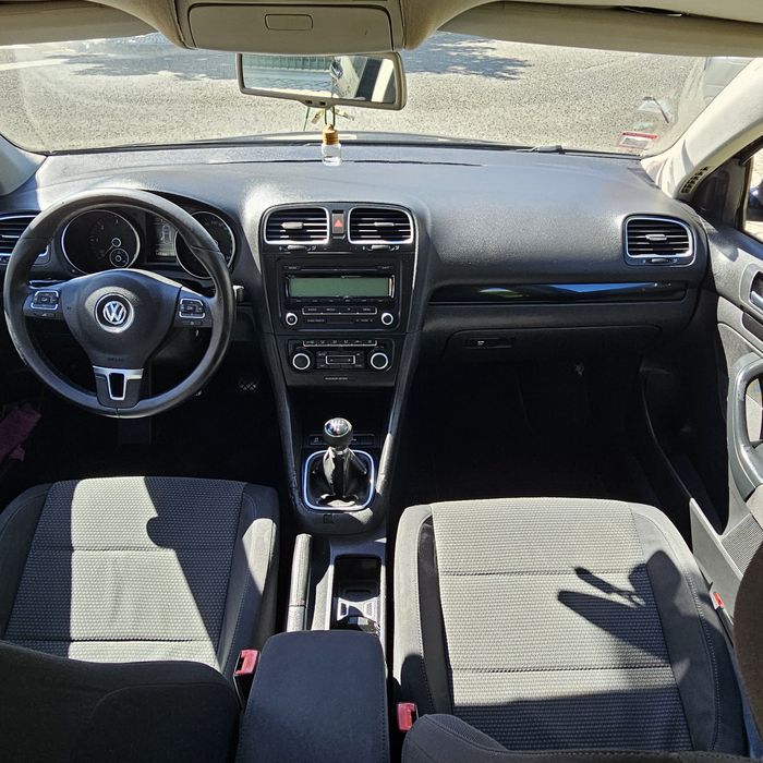 Vendo Vw golf variant 1.6 tdi versão blueMotion esta rigorosamente impecável em todos os aspectos