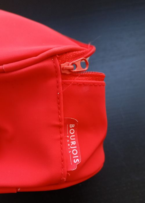 Nécessaire vermelho Bourjois
