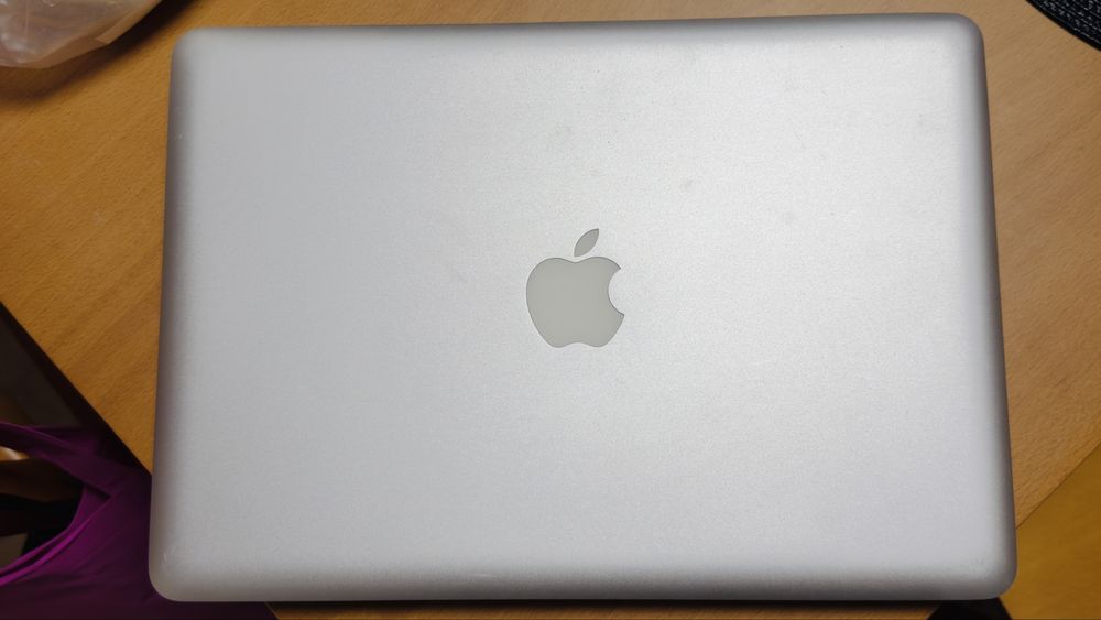 Macbook  pro 13.  8g512