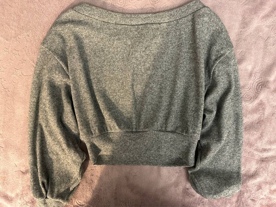 Свитер с опущенным плечом оверсайз кроп y2k coquette