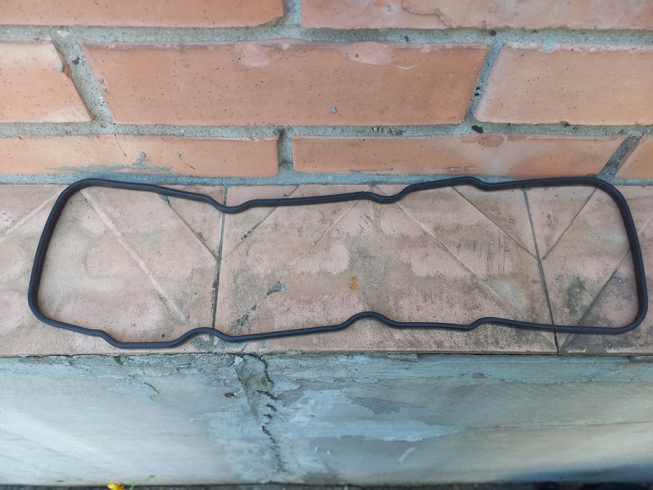 Продам прокладку клаппаной крышки Mazda 323 BF