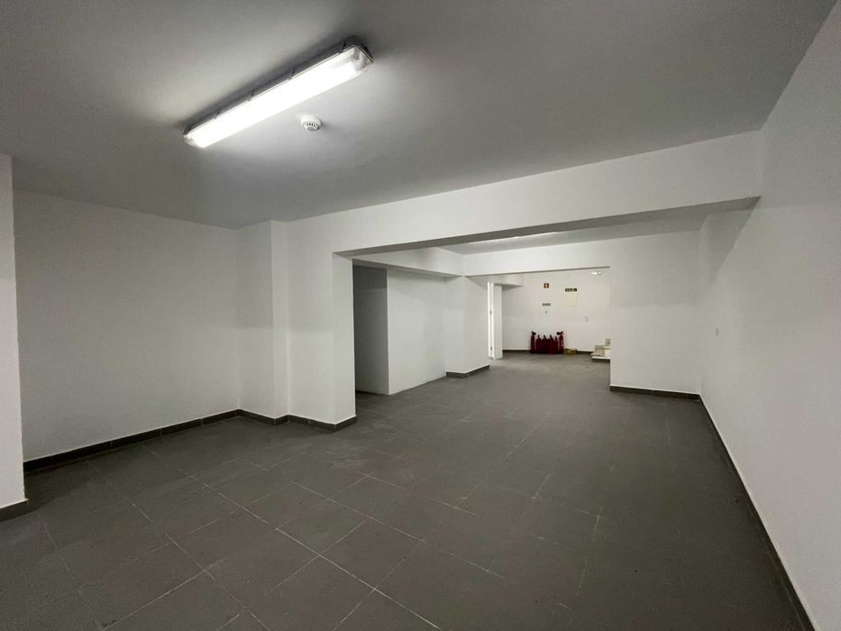 LOJA 240M2 Arrendamento Amadora