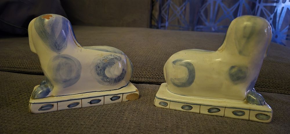 Par de cães em cerâmica portuguesa