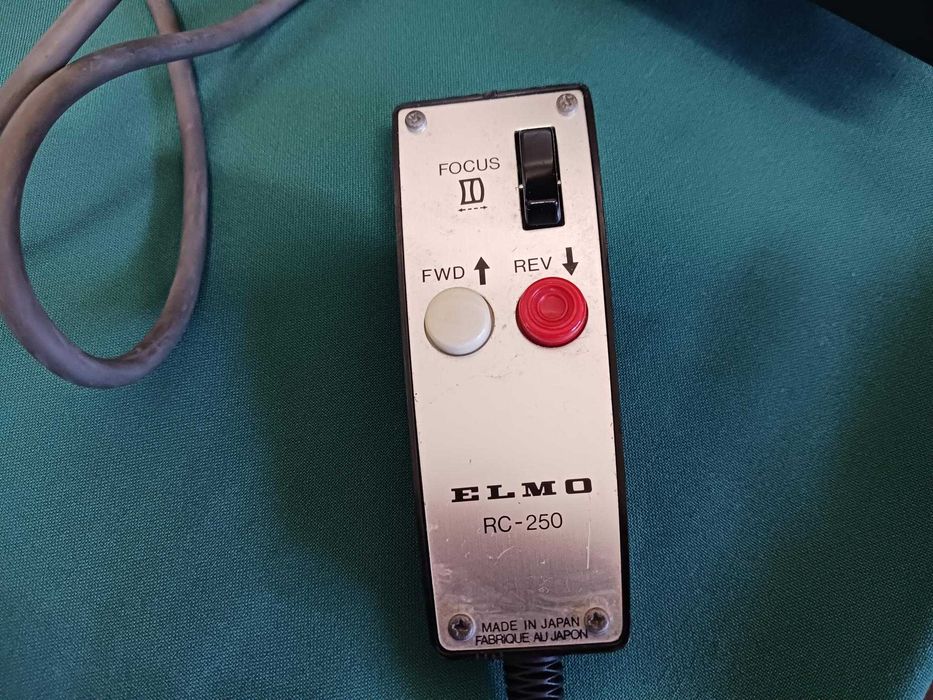 Projetor de slides "ELMO" em ótimo estado