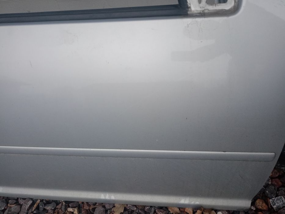 Drzwi prawy przód VW Bora, kod lakieru LB7Z