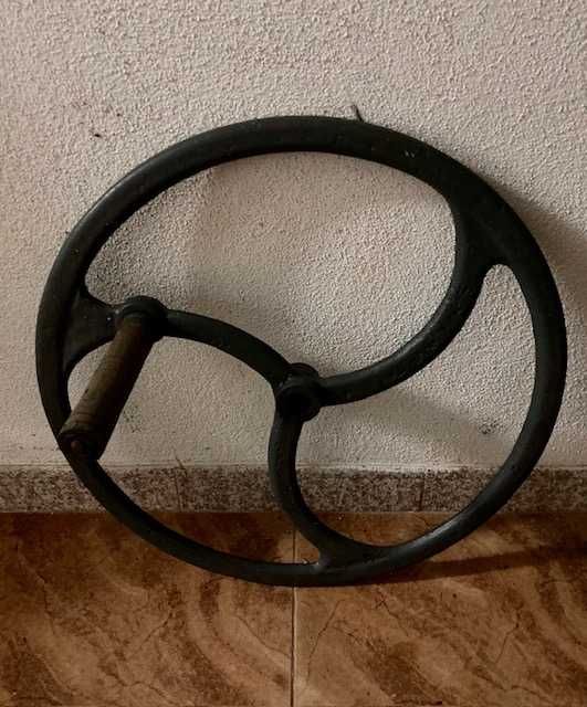 Esmagador / Triturador de Uvas Manual - Antigo - 60€