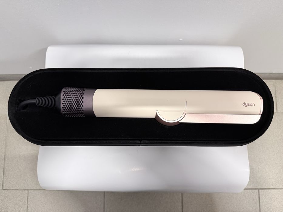 Dyson Airstrait HT01