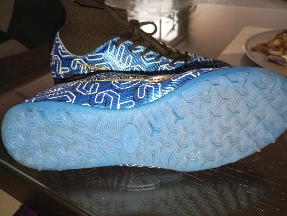 Chuteiras de futsal n.40