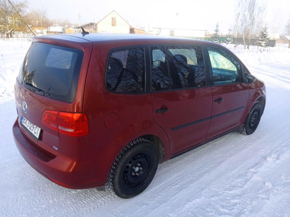 Фольксваген тауран 2013 року