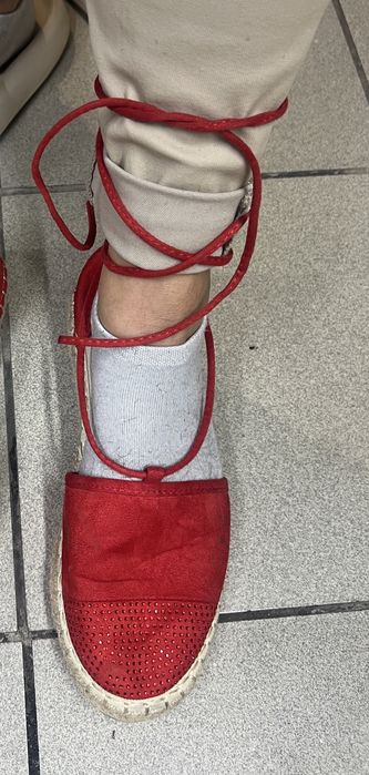 Sprzedam sznurowane sandały