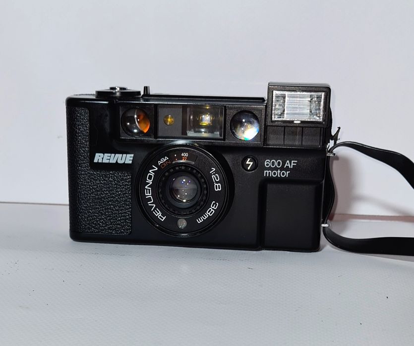 Revue 600 AF motor aparat kompaktowy