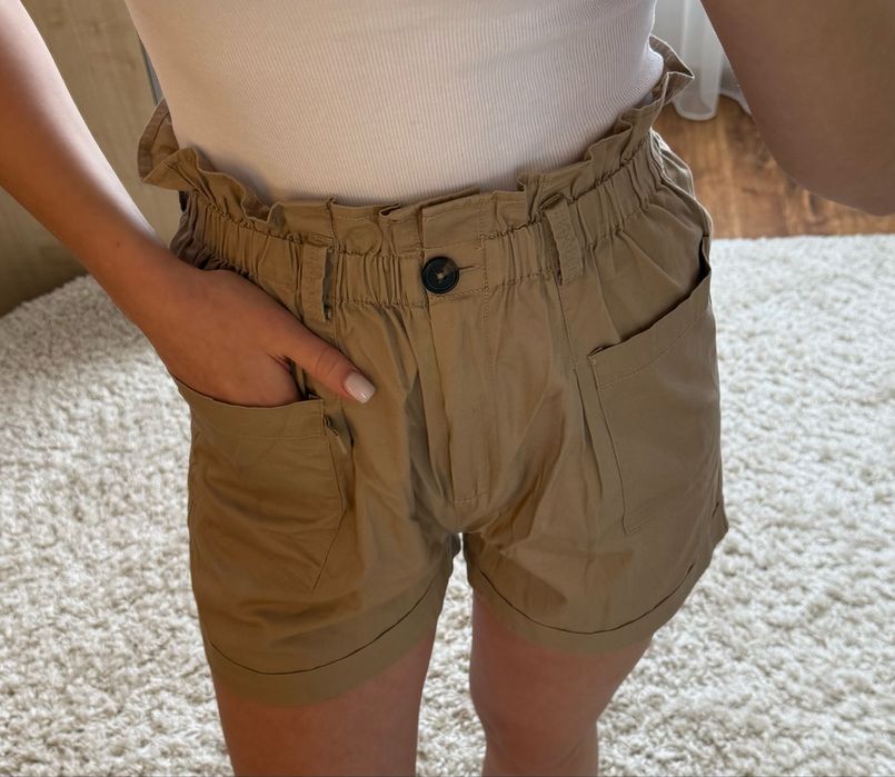 Шорти бежеві Stradivarius