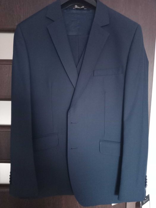 Nowy garnitur Roland 176/96