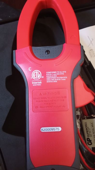 Vendo pinça amperimetrica UNI-T ainda tem o plástico no visor.
