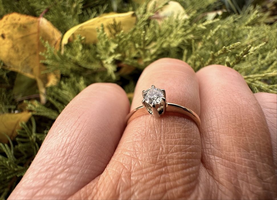 Золота каблучка,кольцо с бриллиантом,3,8 мм(0,21 ct.) 5/4, 17,8 розмір