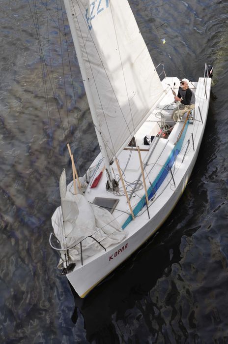 Яхта парусно-моторная