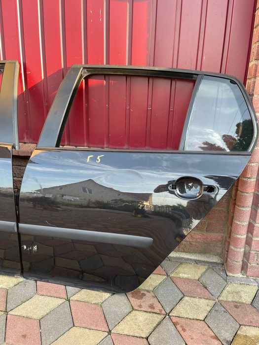Двері Чорні Volkswagen Golf 5 Хачбек Передні Задні