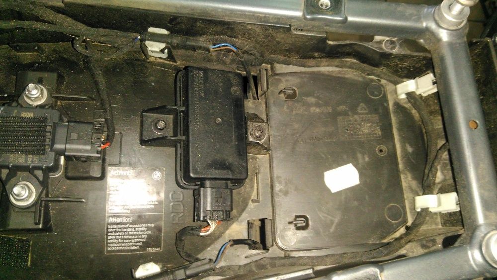 Montagem Alarme para motas BMW de  2013 - 24