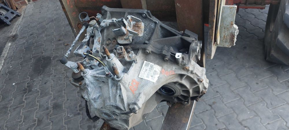 MITSUBISHI ASX 1.8 DID 2012- Skrzynia biegów F6MBA-1-UQZ  kpl.  foto