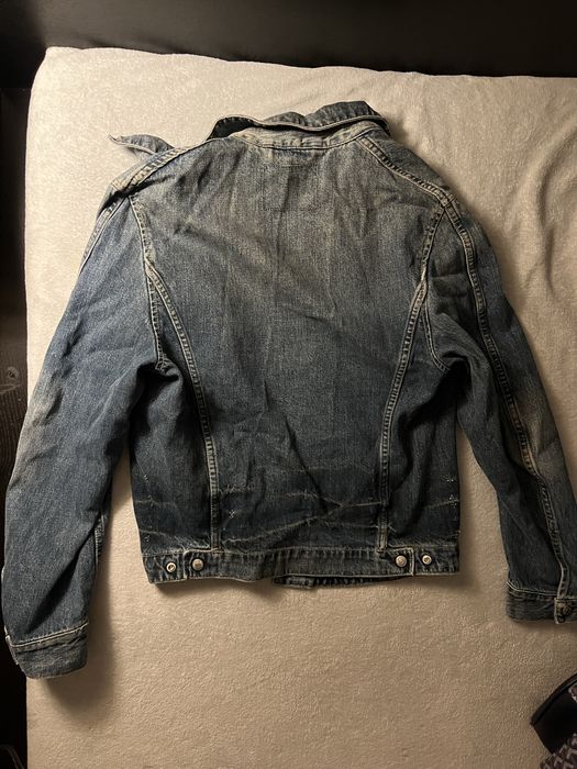 Casaco Levis em bom estado