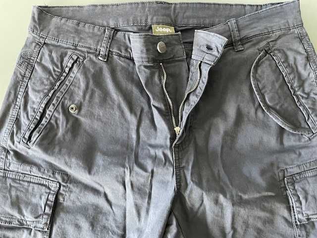 Lote de 6 artigos de roupa da marca JEEP