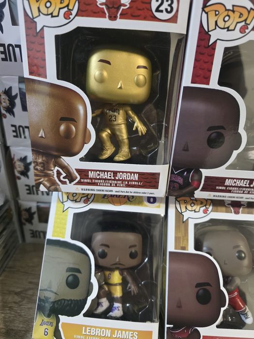 Figuras de basketball novas em caixa