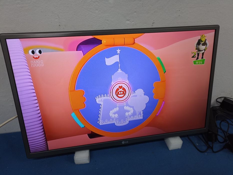 ТВ Смарт LG 28LF491U 28"(72см) в отл сост 2016г.