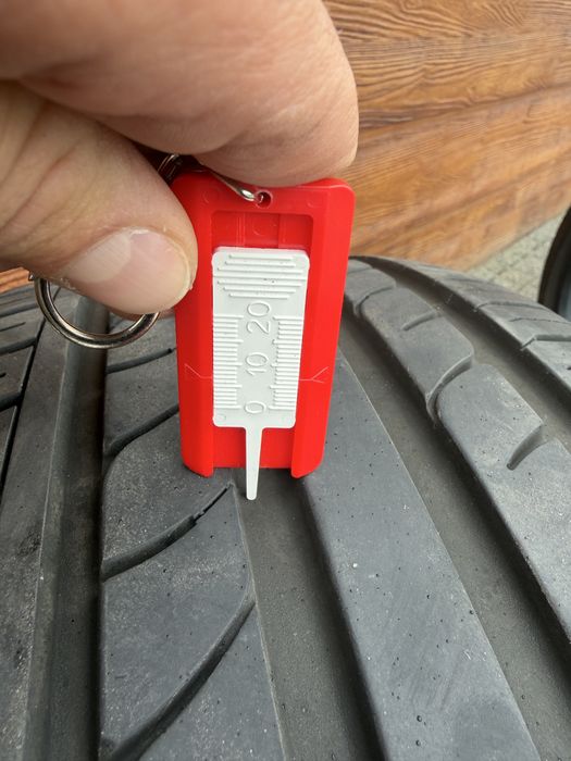 Opony 255/35  R20