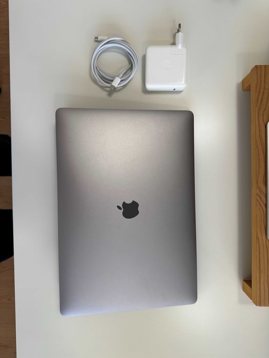 MacBook Pro 15” (2017) — Core i7 3.1 Touch Bar | 16GB RAM | 256GB64283952509825124