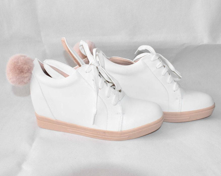 Botki sneakersy na koturnie białe króliczki 39 uszy pompon