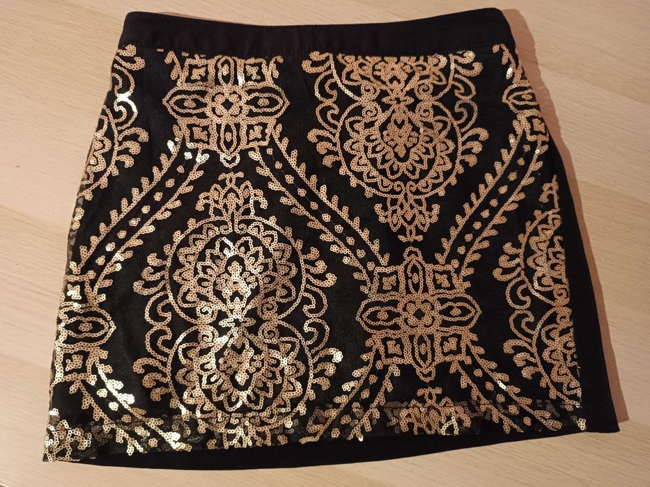 Spódnica czarna  STRADIVARIUS z cekinami złotymi  rozmiar EUR 34