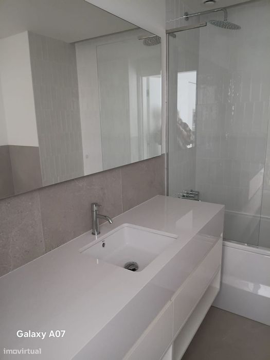 Apartamento T2 com piscina e garagem em Lisboa