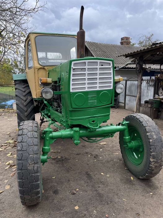 Трактор Юмз на ходу