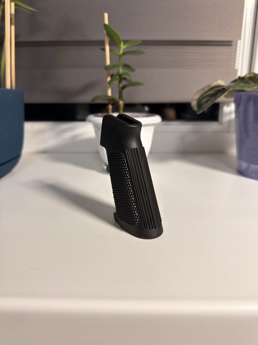 Приклад Mil-Spec , руківʼя пістолетне , руківʼя взведення AR-15