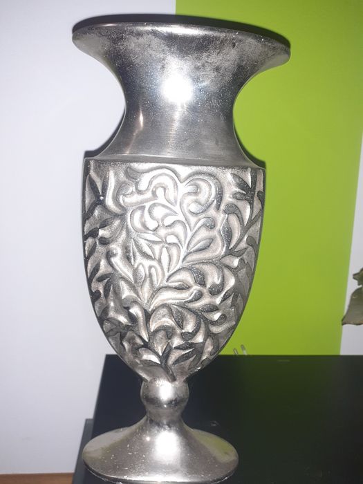 Decoração jarra antiga em latão muito bonita