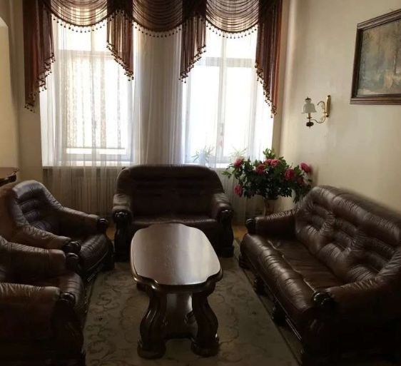 Сдам 2 комнатную кв  в центре! Успенская/Александровский проспект!