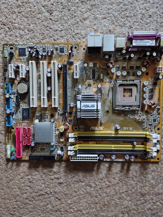 Материнська плата ASUS