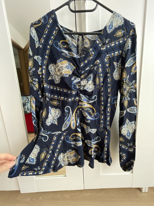 Bluzka z baskinką M