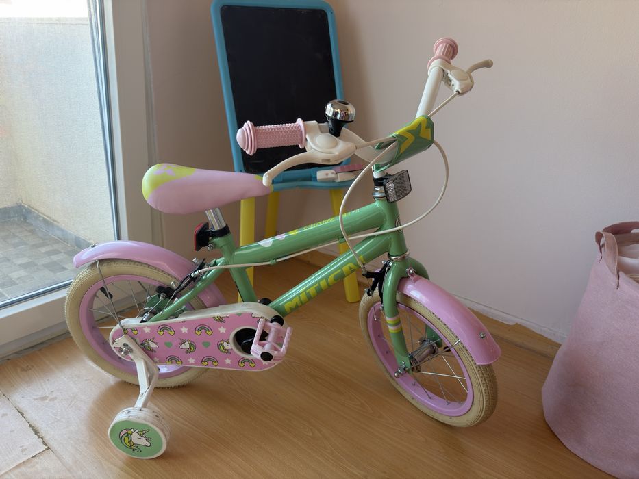 Bicicleta Verde e Rosa Unicórnios