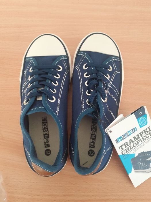 Trampki dziecięce nowe rozm 32