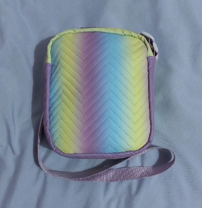 Mała, dziewczęca torebka