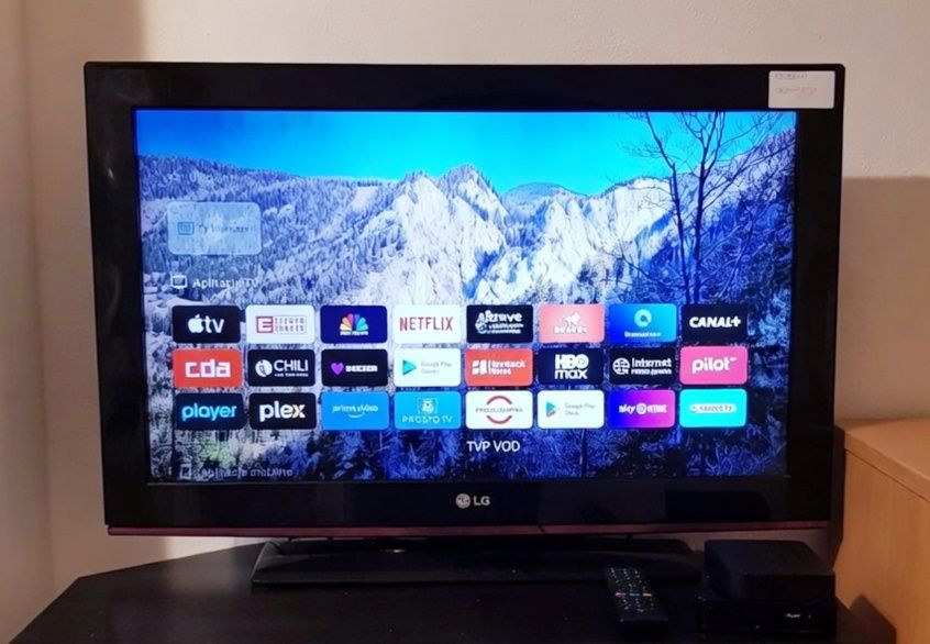 Odtwarzacz multimedialny PLAY Smart Box TV DVBT2 8GB 4K  do TV internetowej itp.