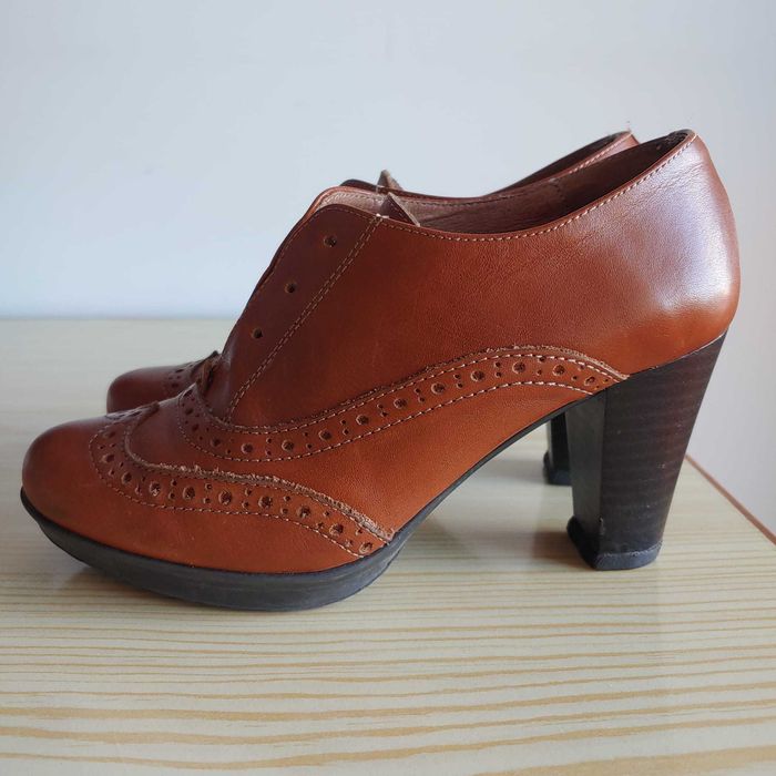 Sapatos em pele número 35