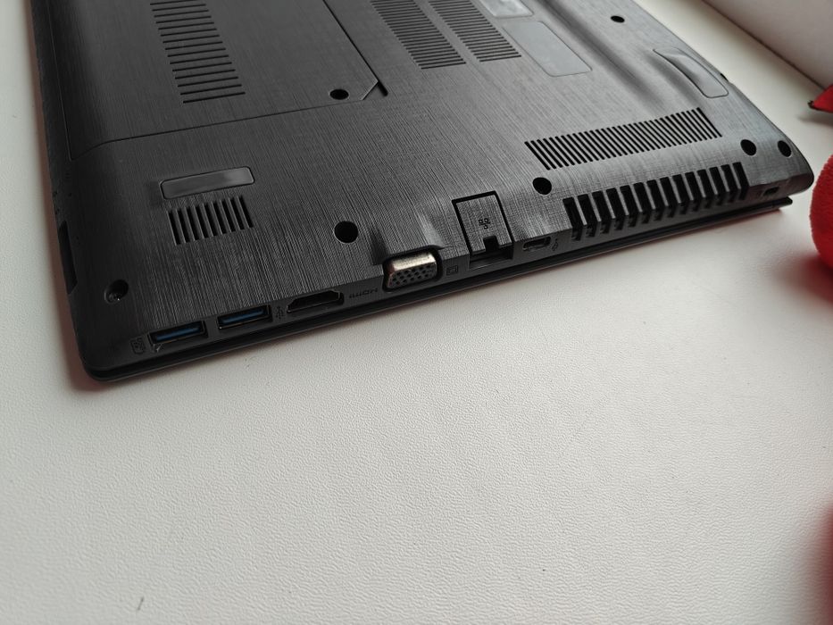 Ноутбук Acer i3 6006u 4gb ОЗУ,hdd 1tb,940mx 2gb