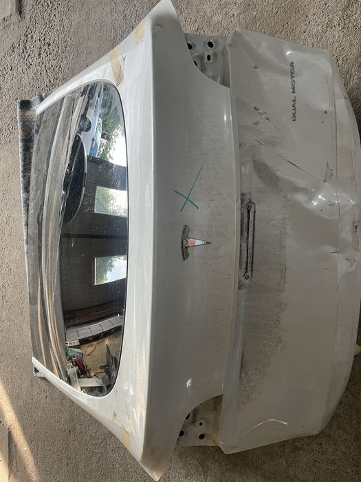 Кришка багажника  Tesla Y тесла y задня ляда скло