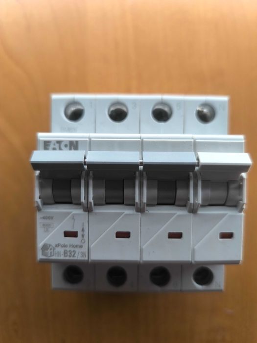 Trójbiegunowy wyłącznik nadprądowy Eaton xPole Home HN-B32/3N